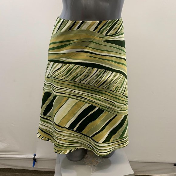 Uniform Women's NWT Green Different Shaded Strips - Picture 1 of 5